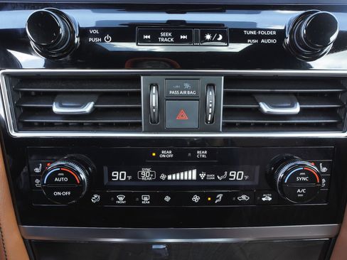 Used 2024 INFINITI QX80 Sensory image 31