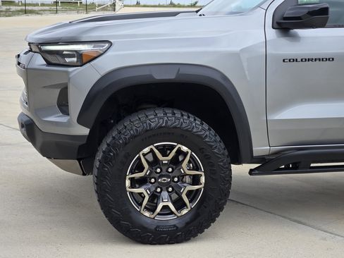 Used 2023 Chevrolet Colorado ZR2 w/ ZR2 Convenience Package III AWD/4WD image 9