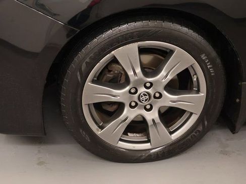 Used 2019 Toyota Sienna SE image 5