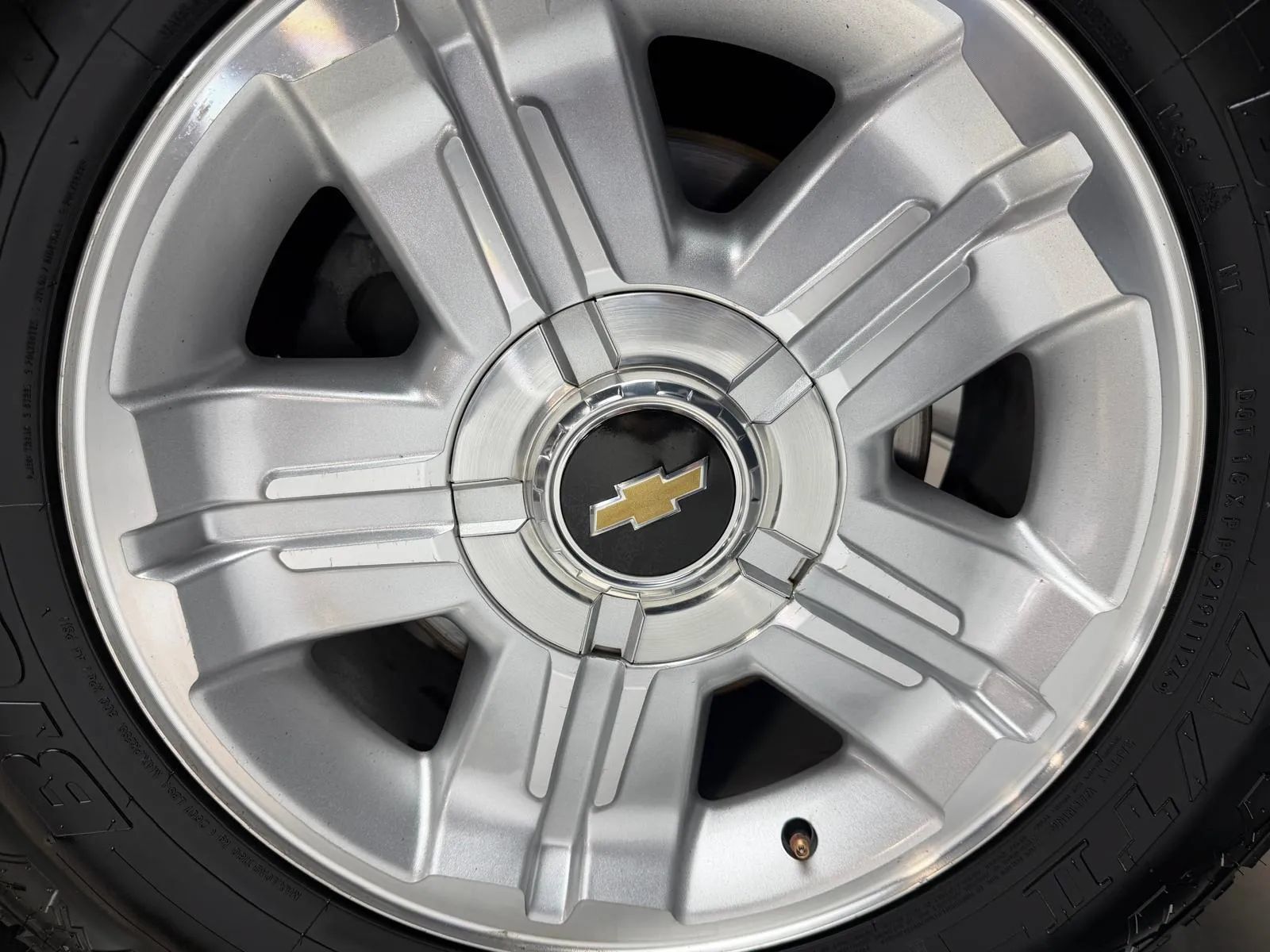 Used 2013 Chevrolet Avalanche LT w/ Suspension Package, Off-Road AWD/4WD image 8