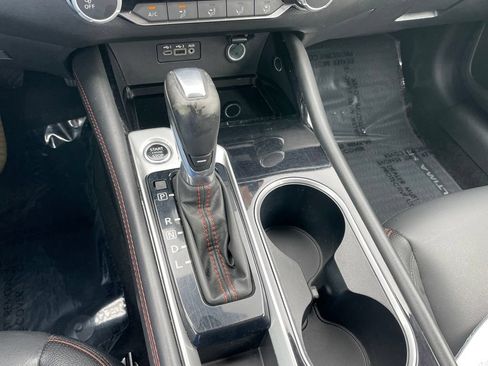 Used 2024 Nissan Altima 2.5 SR FWD image 11