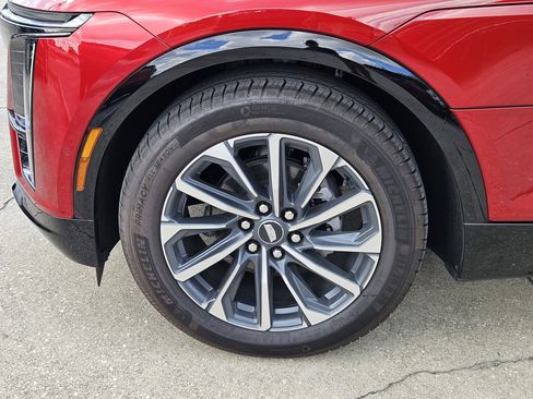 New 2025 Cadillac Lyriq Sport RWD image 37