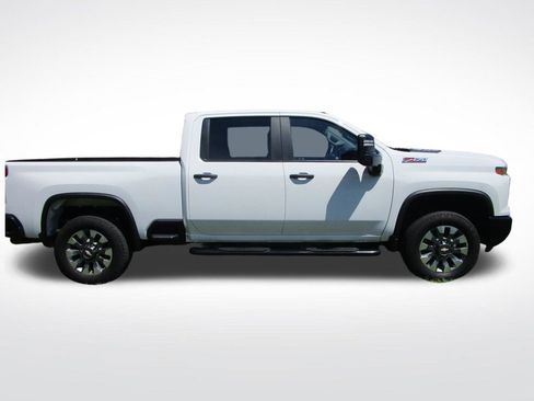 Used 2024 Chevrolet Silverado 2500 Custom w/ Custom Value Package AWD/4WD image 8