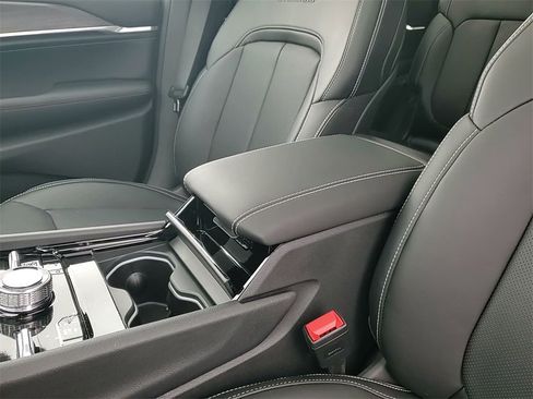 New 2025 Jeep Grand Cherokee L Overland w/ Trailer Tow Package image 33