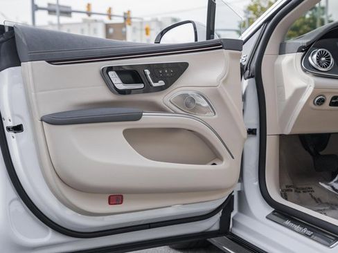 Certified 2024 Mercedes-Benz EQS 580 4MATIC Sedan image 32