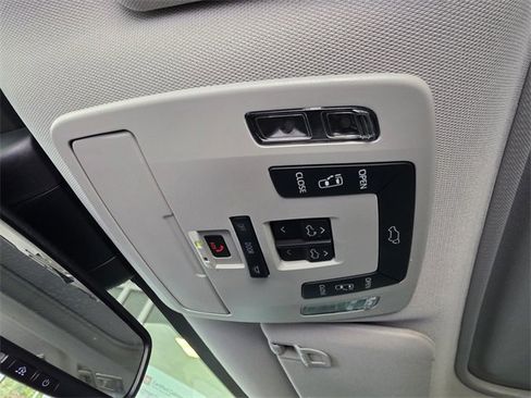 Used 2022 Toyota Sienna XLE image 31