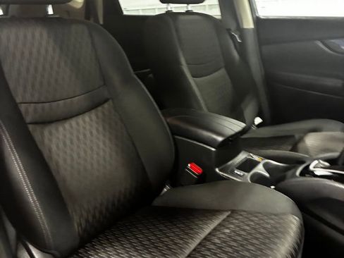 Used 2019 Nissan Rogue SV AWD/4WD image 40