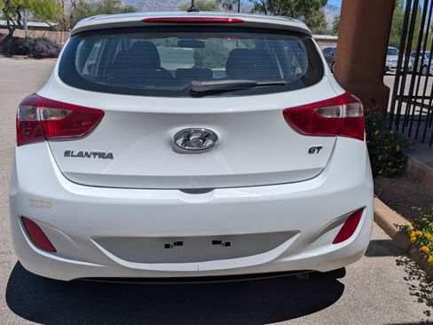 Used 2017 Hyundai Elantra GT FWD image 10