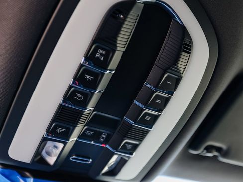 Certified 2025 Porsche Macan image 21