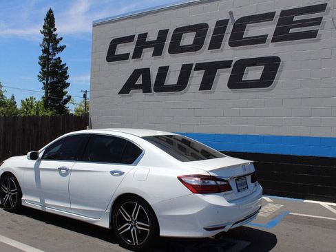 Used 2016 Honda Accord Touring image 26