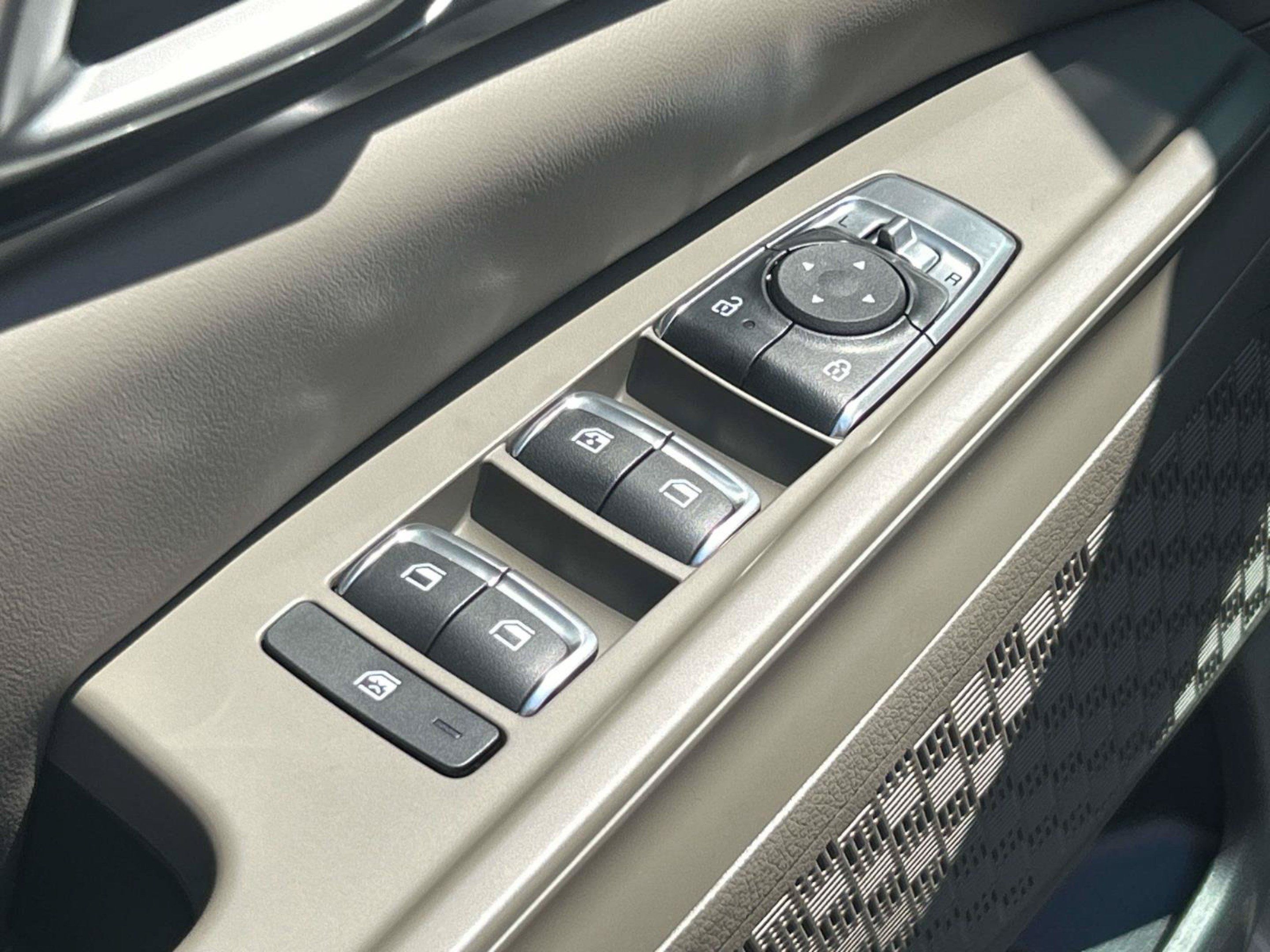 New 2027 Kia Carnival LX FWD image 19