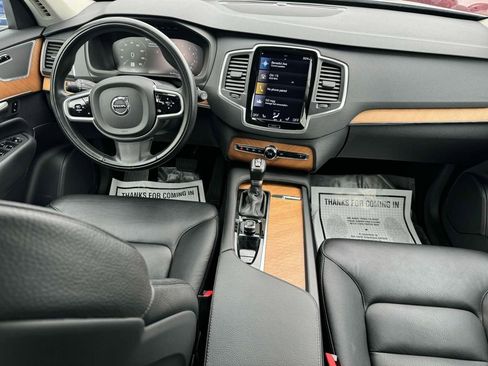 Used 2022 Volvo XC90 T6 Momentum w/ Climate Package image 9