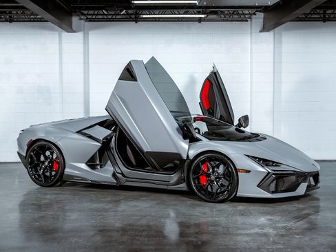 Used 2024 Lamborghini Revuelto AWD/4WD image 3