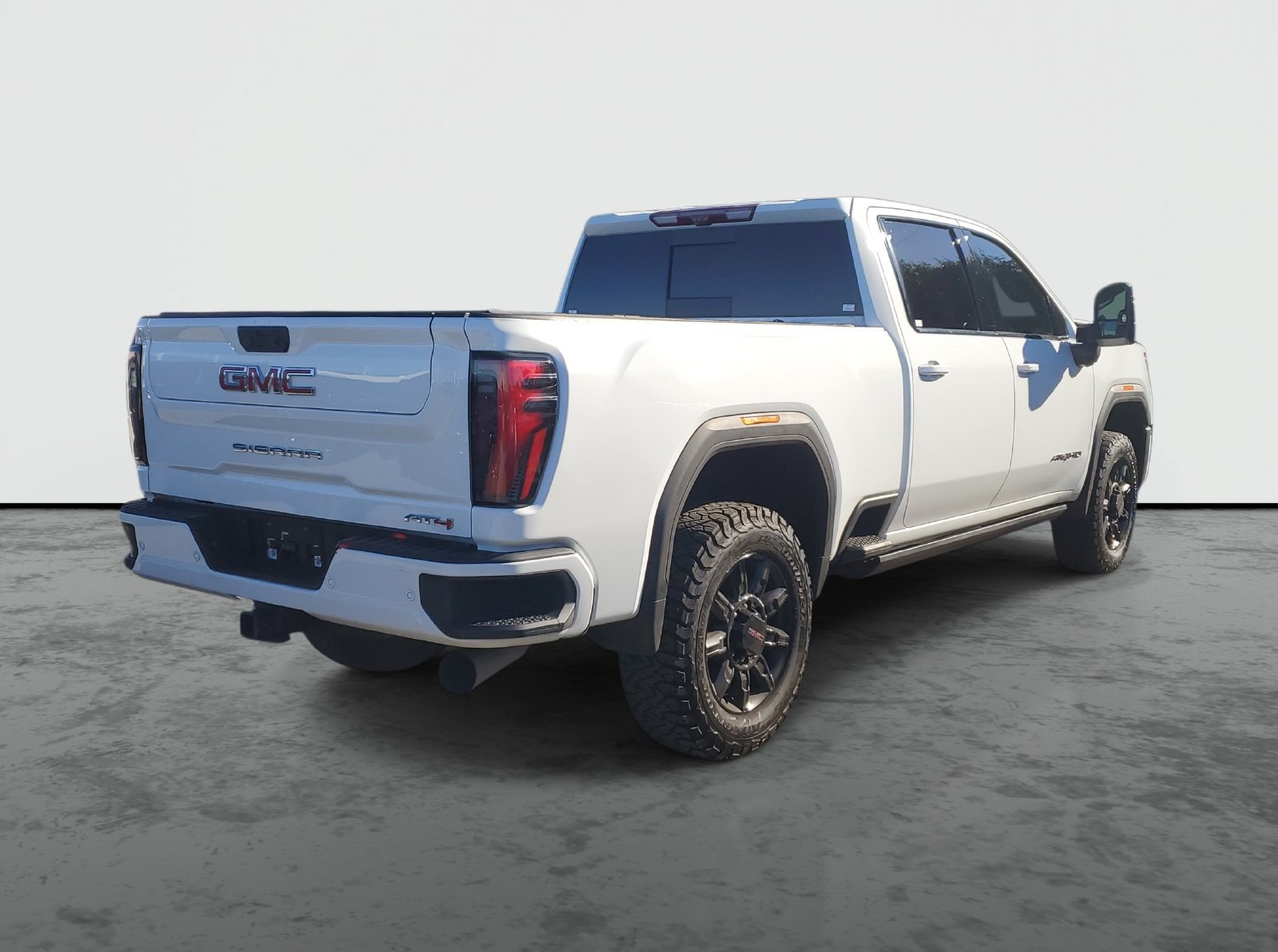 Used 2024 GMC Sierra 2500 AT4 w/ AT4 Premium Plus Package AWD/4WD image 4