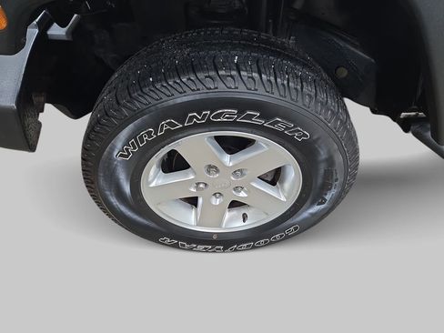 Used 2014 Jeep Wrangler Sport w/ Connectivity Group AWD/4WD image 25