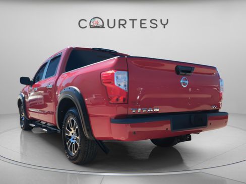 Used 2021 Nissan Titan SV w/ SV Convenience Package image 5