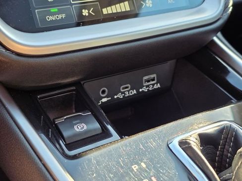 Certified 2025 Subaru Legacy Limited image 33