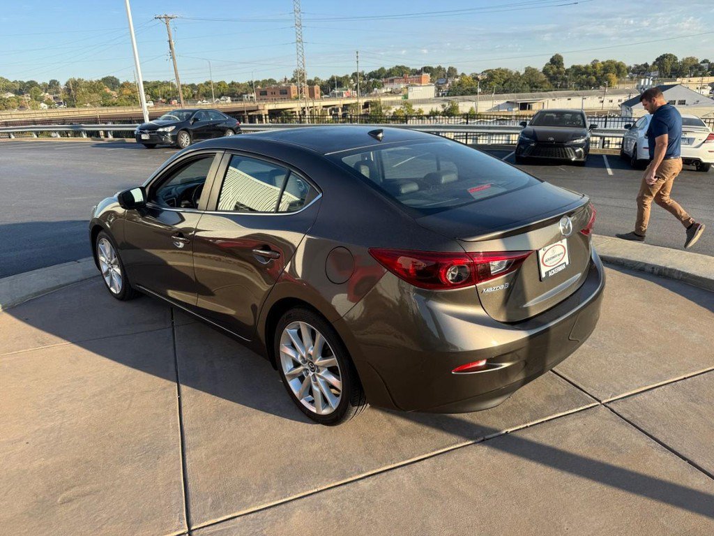 Used 2017 MAZDA MAZDA3 Grand Touring w/ Premium Equipment Package FWD image 9