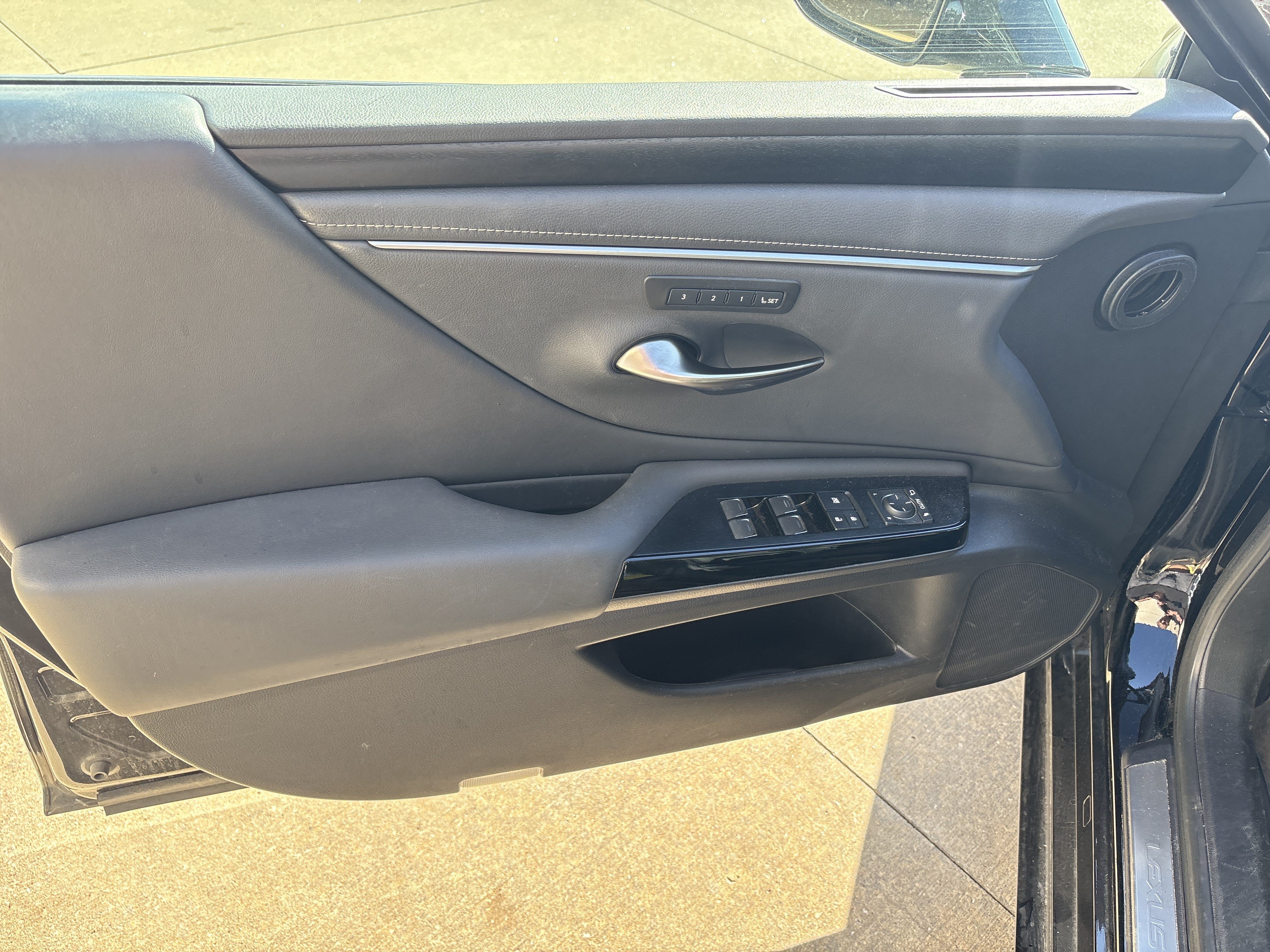 Used 2023 Lexus ES 350 w/ Premium Package FWD image 14
