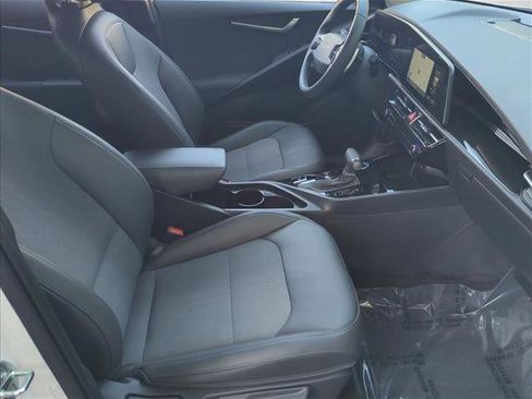Used 2023 Kia Niro EX image 22