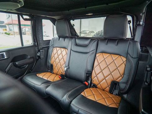 Used 2019 Jeep Wrangler Unlimited Rubicon AWD/4WD image 32