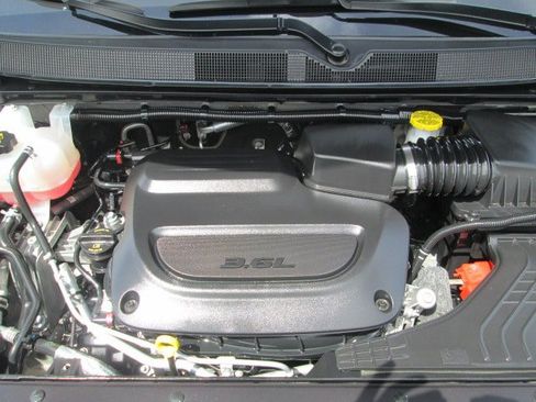 Used 2025 Chrysler Pacifica Select FWD image 26