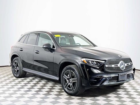 Used 2023 Mercedes-Benz GLC 300 4MATIC image 3