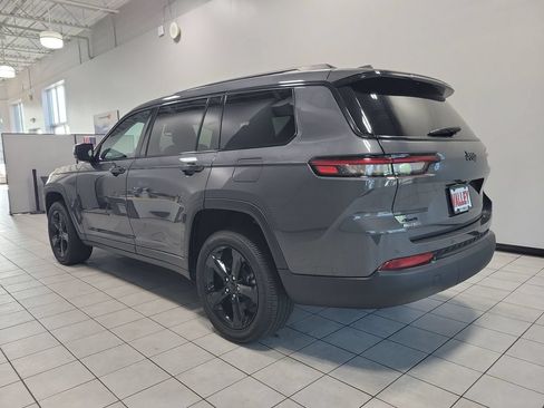 Used 2024 Jeep Grand Cherokee L Altitude AWD/4WD image 10