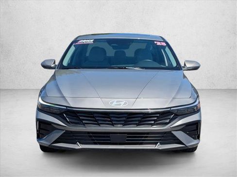 Used 2025 Hyundai Elantra Limited FWD image 2