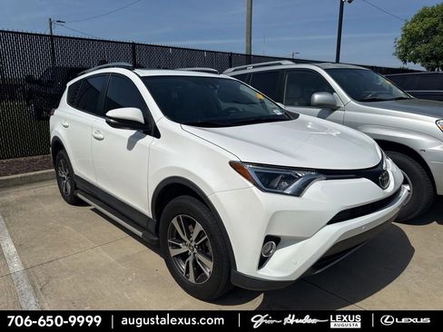Used 2017 Toyota RAV4 XLE FWD image 1