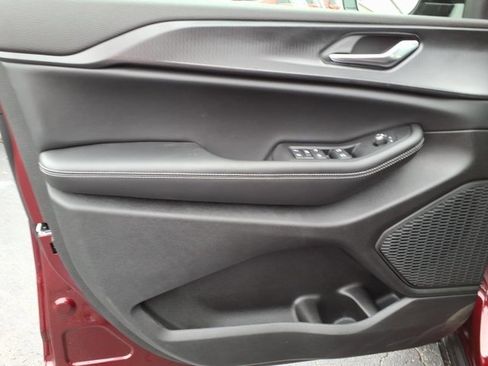 New 2025 Jeep Grand Cherokee Altitude image 9