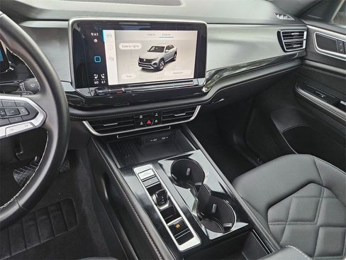 Used 2025 Volkswagen Atlas Cross Sport SE image 19