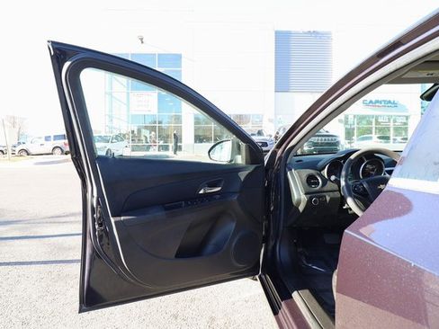 Used 2016 Chevrolet Cruze LT image 32