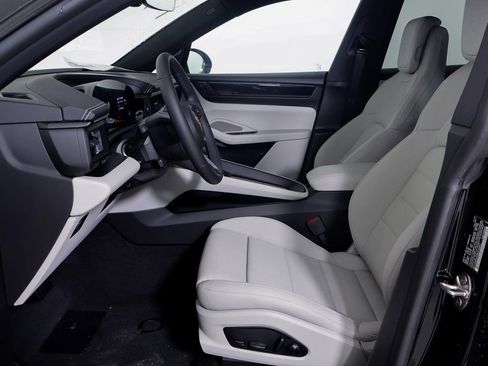 New 2025 Porsche Macan Electric image 5