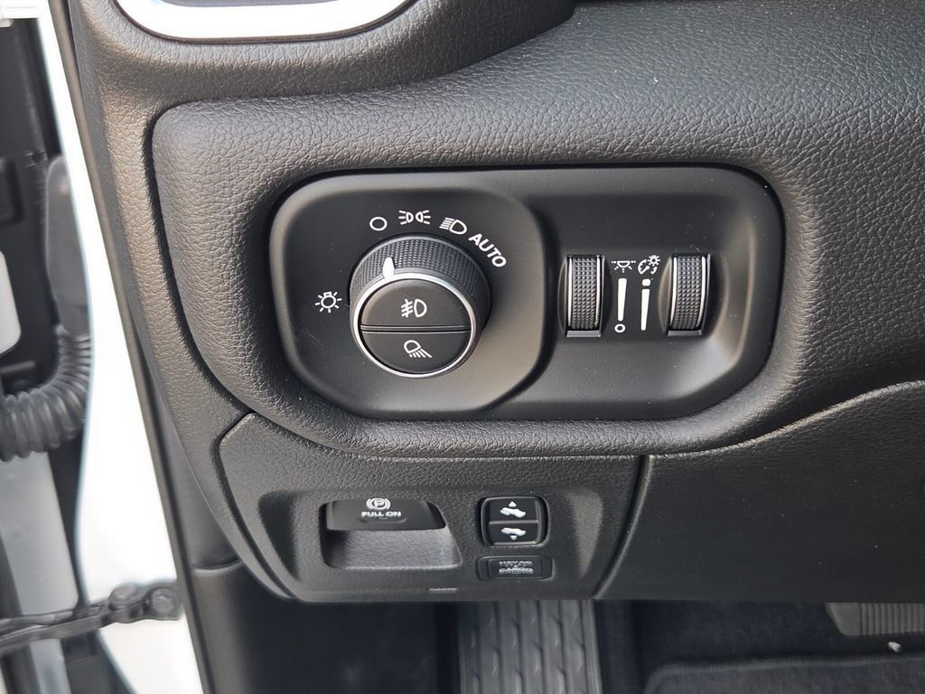 Used 2025 RAM 1500 Big Horn AWD/4WD image 26