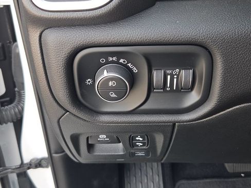 Used 2025 RAM 1500 Big Horn AWD/4WD image 26