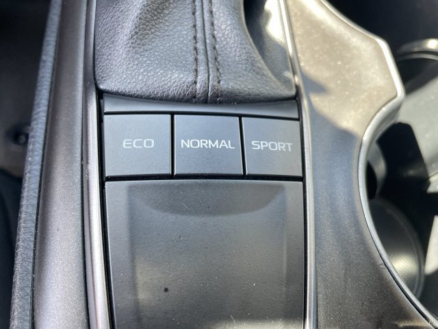 Used 2024 Toyota Camry SE FWD image 17
