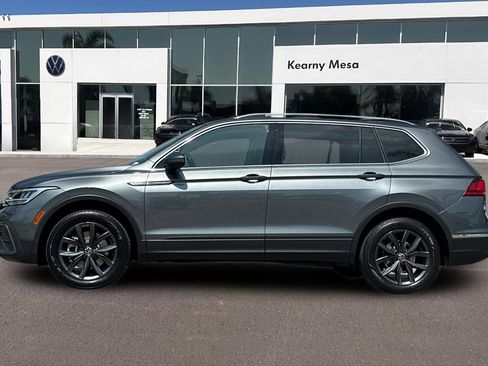 Used 2023 Volkswagen Tiguan SE w/ Panoramic Sunroof Package FWD image 7
