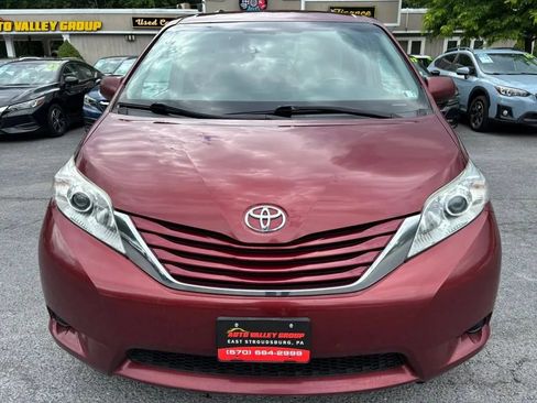 Used 2017 Toyota Sienna LE FWD image 3