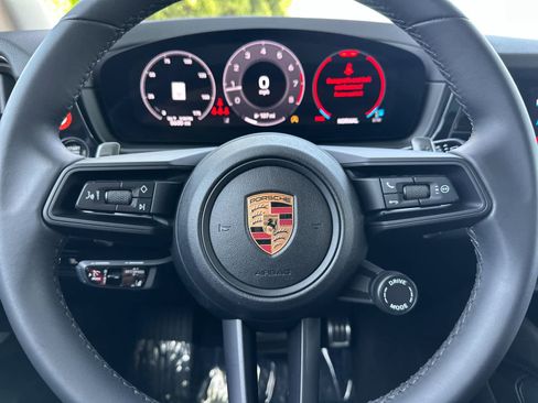 Certified 2025 Porsche Cayenne AWD/4WD image 27