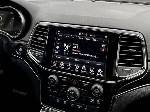 Used 2022 Jeep Grand Cherokee Limited image 7