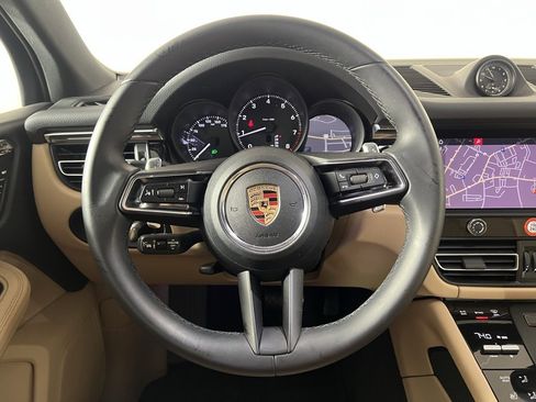 Certified 2025 Porsche Macan image 22