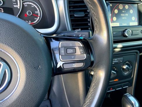 Used 2014 Volkswagen Beetle R-Line image 19