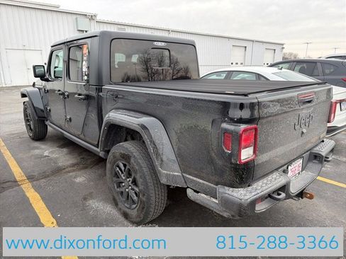 Used 2023 Jeep Gladiator Sport S image 3