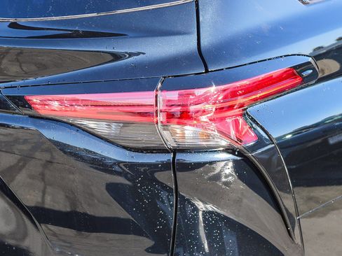 New 2026 Toyota Sienna XSE image 10