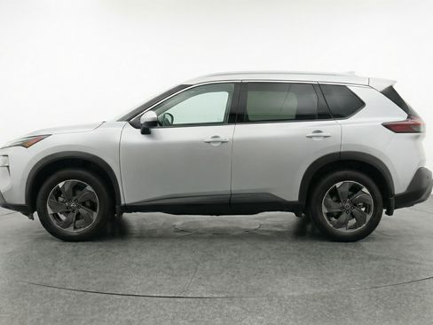 Used 2025 Nissan Rogue SV image 5