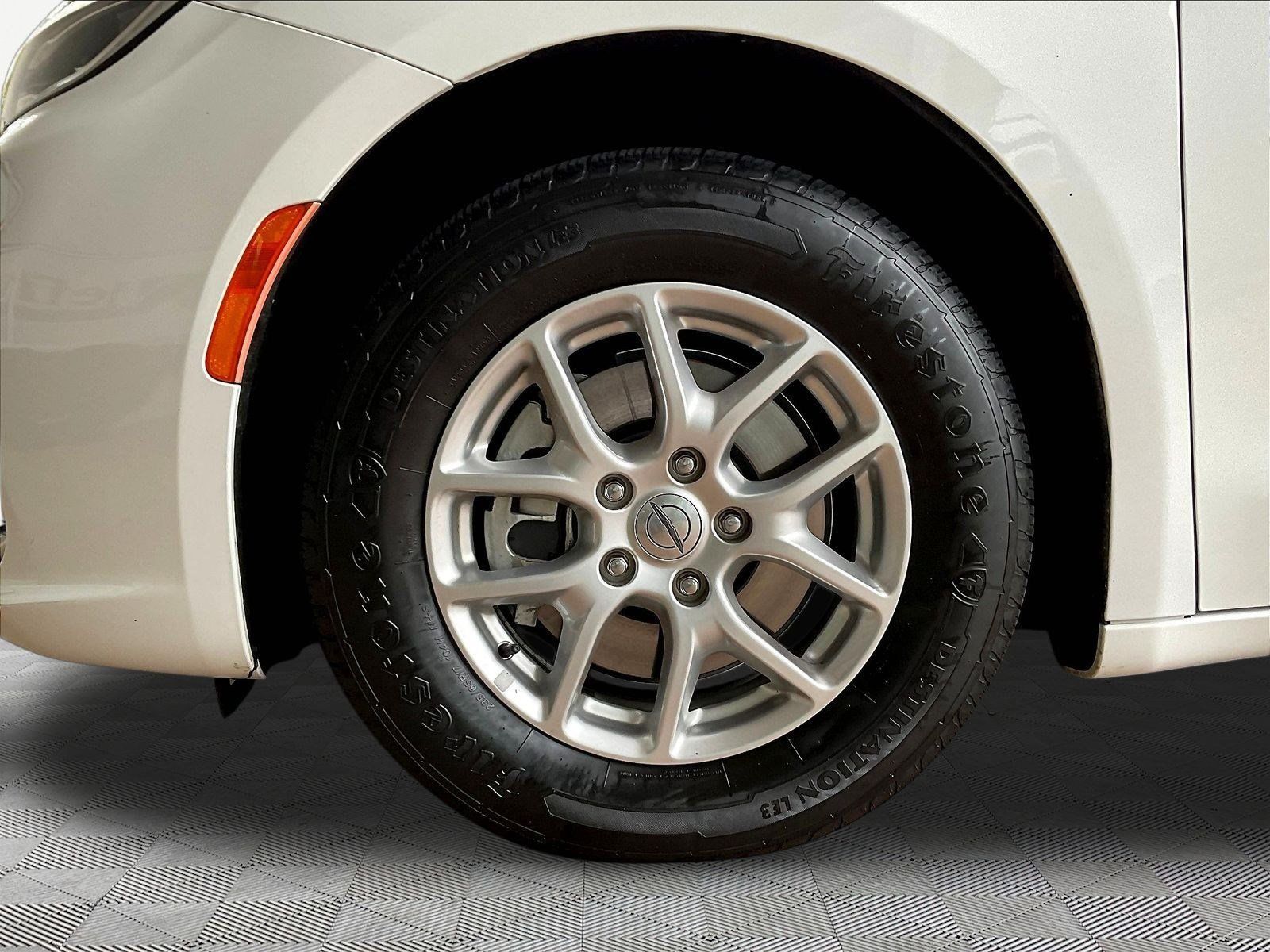 Used 2022 Chrysler Pacifica Touring-L FWD image 31