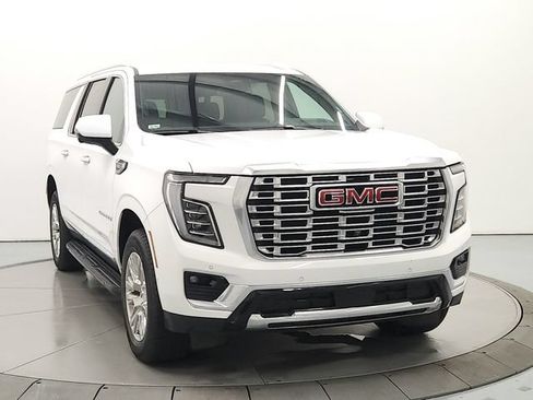 Used 2025 GMC Yukon XL Denali AWD/4WD image 2