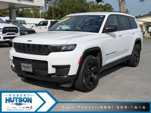 Used 2023 Jeep Grand Cherokee L Laredo image 2