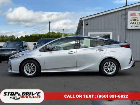 Used 2018 Toyota Prius Prime Advanced FWD image 2